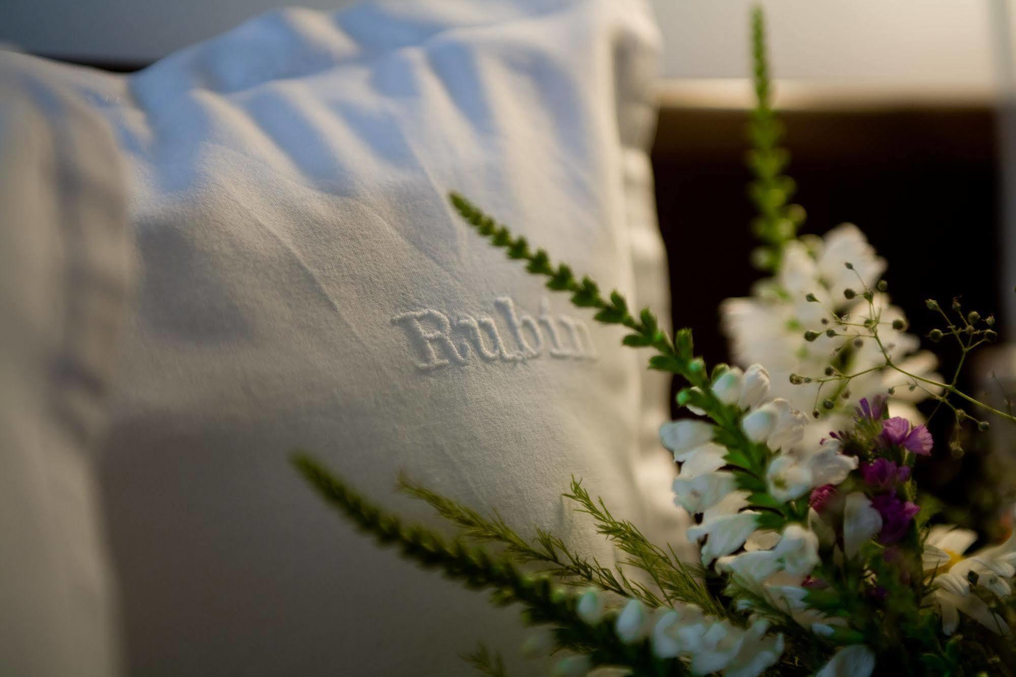 Rubin Hotel Sibiu Buitenkant foto